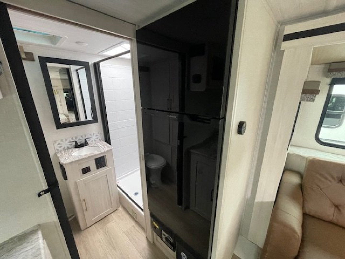 New 2024 Forest River SURVEYOR 19SSLE Travel Trailer