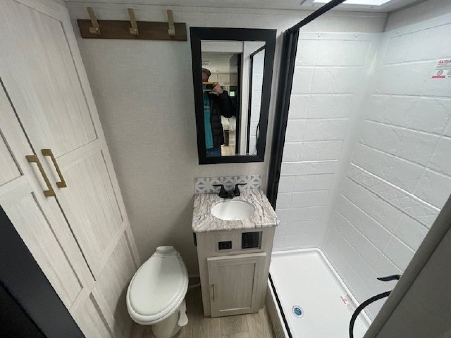 New 2024 Forest River SURVEYOR 19SSLE Travel Trailer