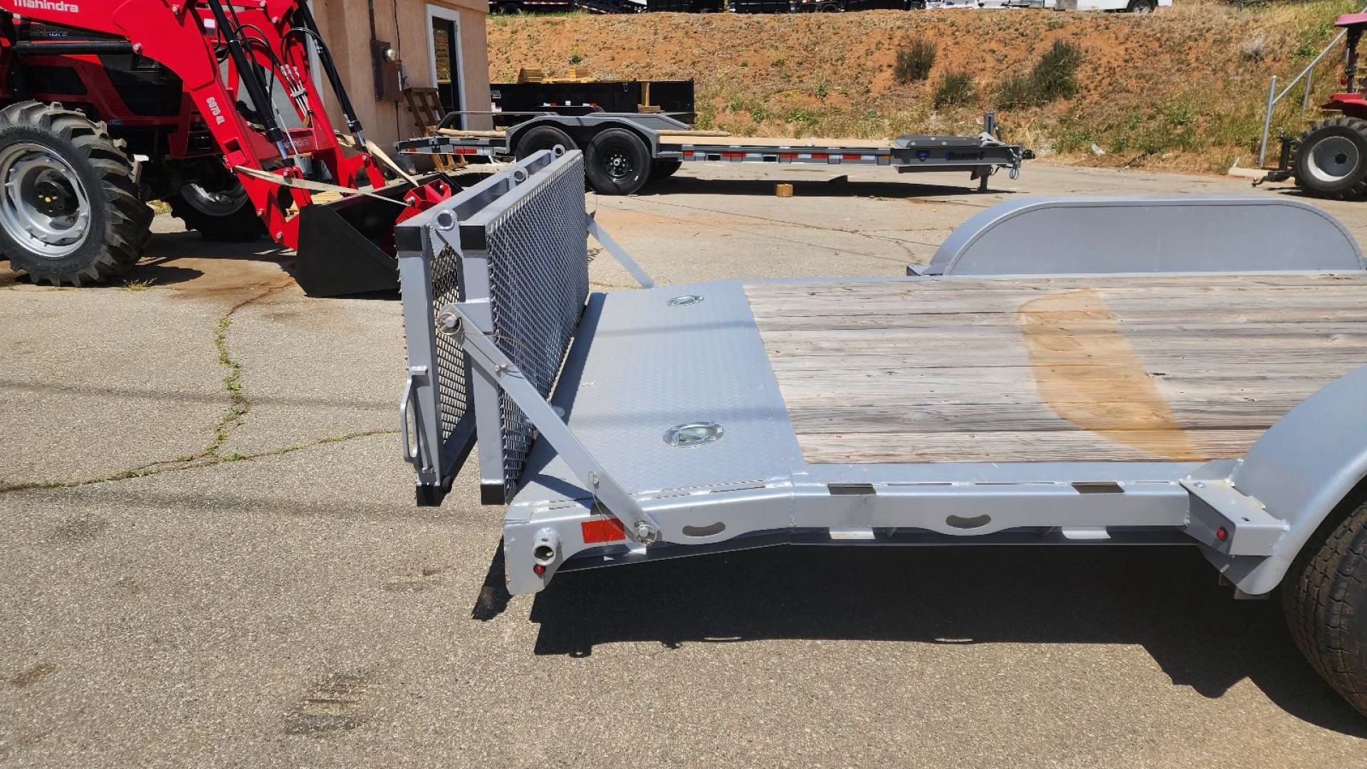 New 2024 Diamond C Trailers GTF20X83-BI Car Hauler