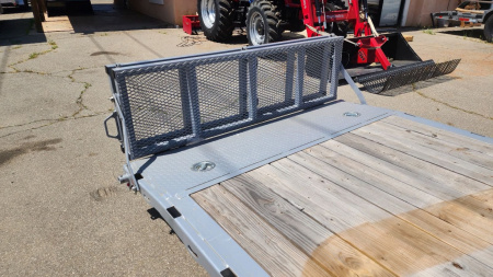 New 2024 Diamond C Trailers GTF20X83-BI Car Hauler