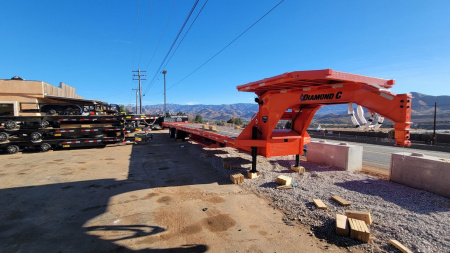 New 2025 Diamond C Trailers FMAX216 40X102