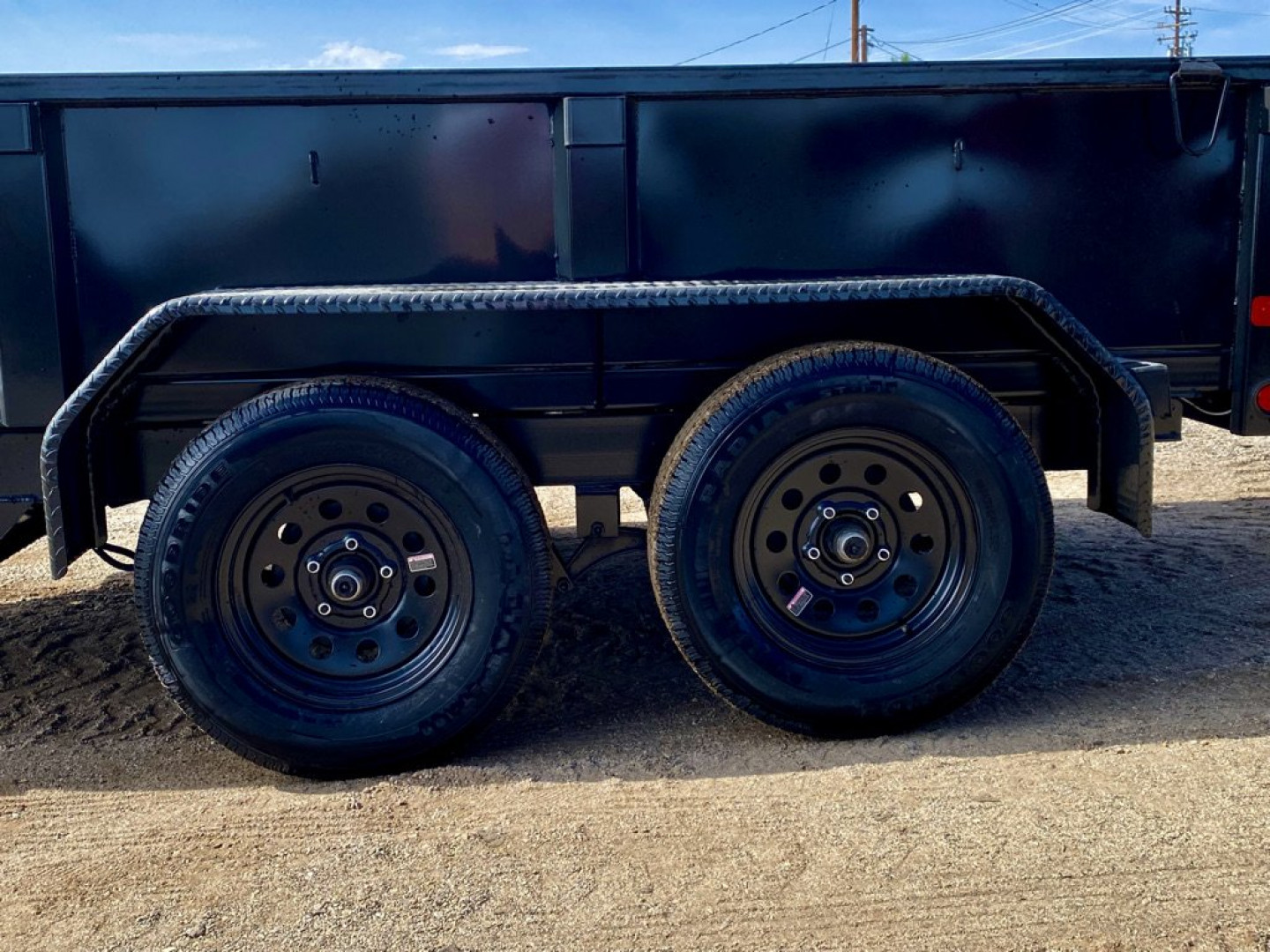 New 2025 70SR-10-5W Dump Trailer