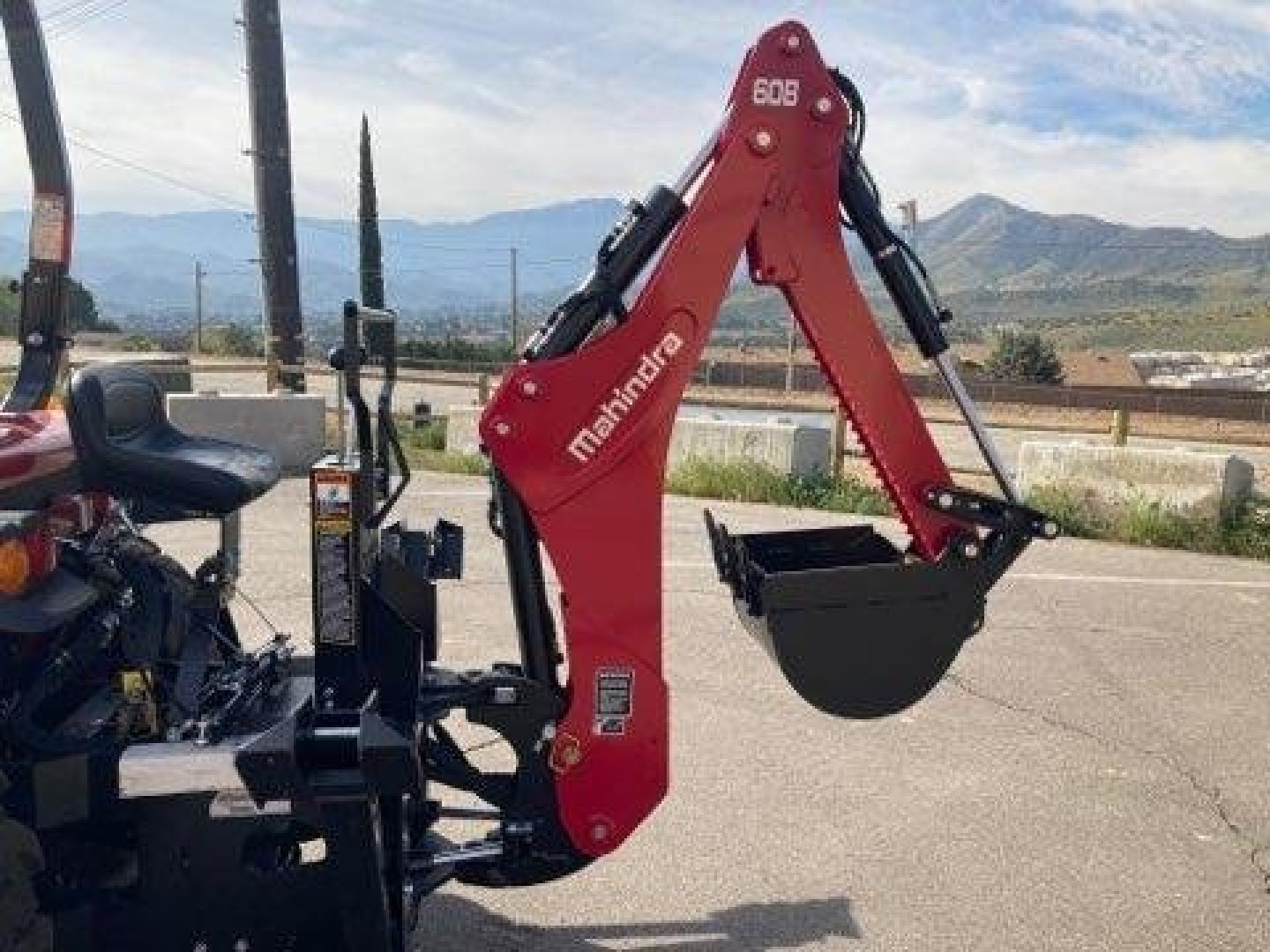 New 2023 MAHINDRA 2638 HST TLB BUNLE DEAL Tractor