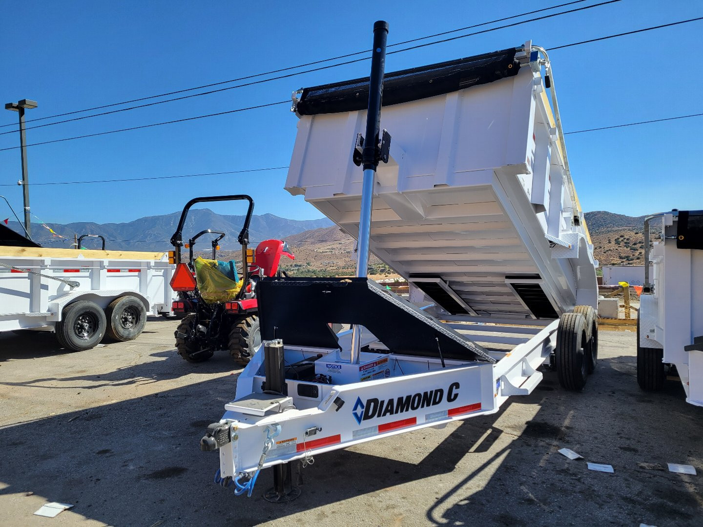 New 2025 Diamond C Trailers LPT 14X82-32-PACESETTER EDITION