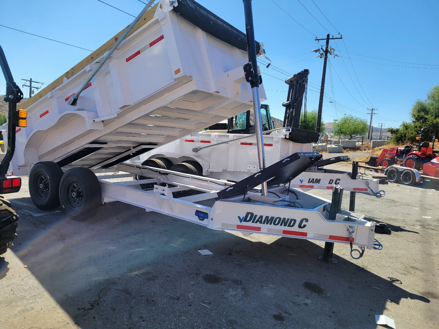 New 2025 Diamond C Trailers LPT 14X82-32-PACESETTER EDITION