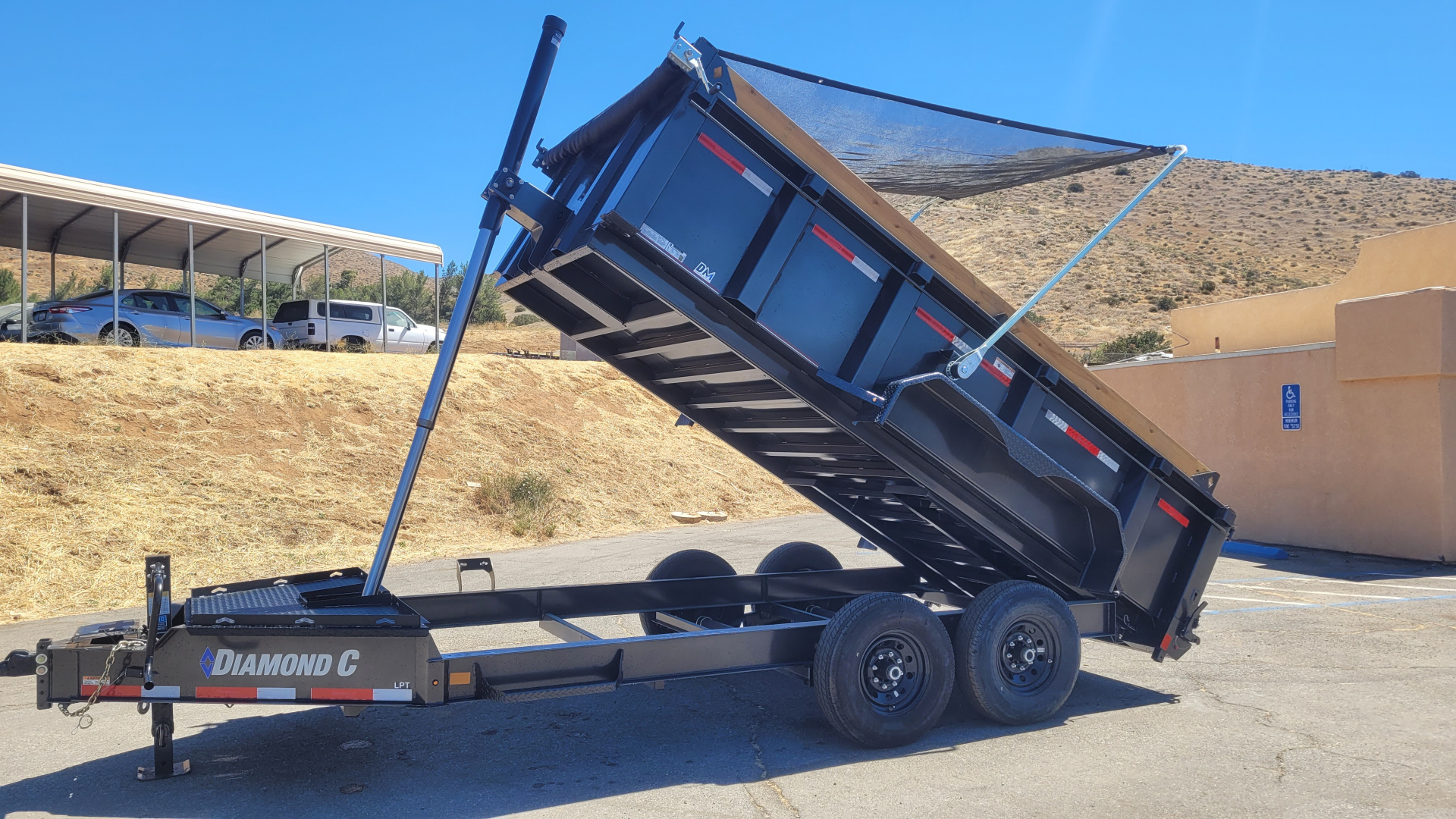 New 2025 Diamond C Trailers LPT 12X82-32