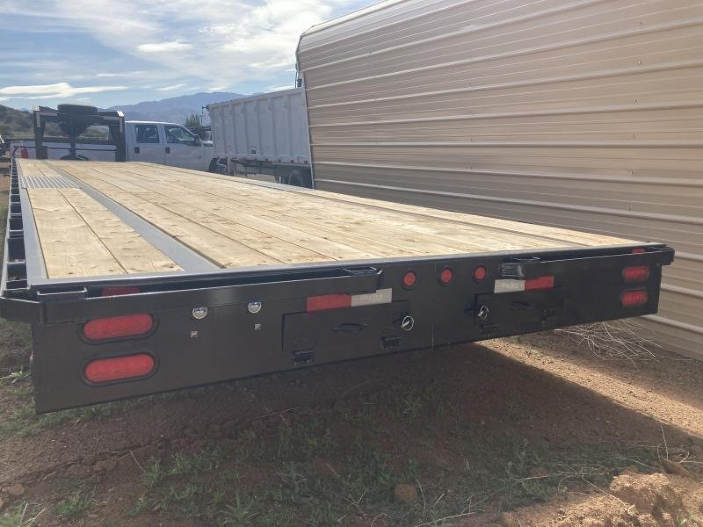New 2024 BIG TEX TRAILERS 16GN-40 Flatbed Trailer