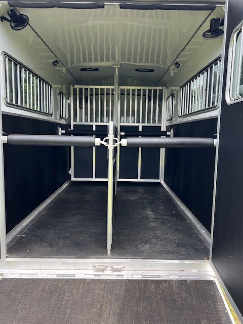 Used 2024 Shadow 2+1 with dressing room Horse Trailer