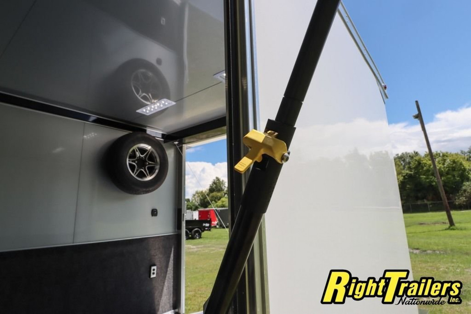 New 8.5x28 inTech LITE SERIES TAG TRAILER race trailer