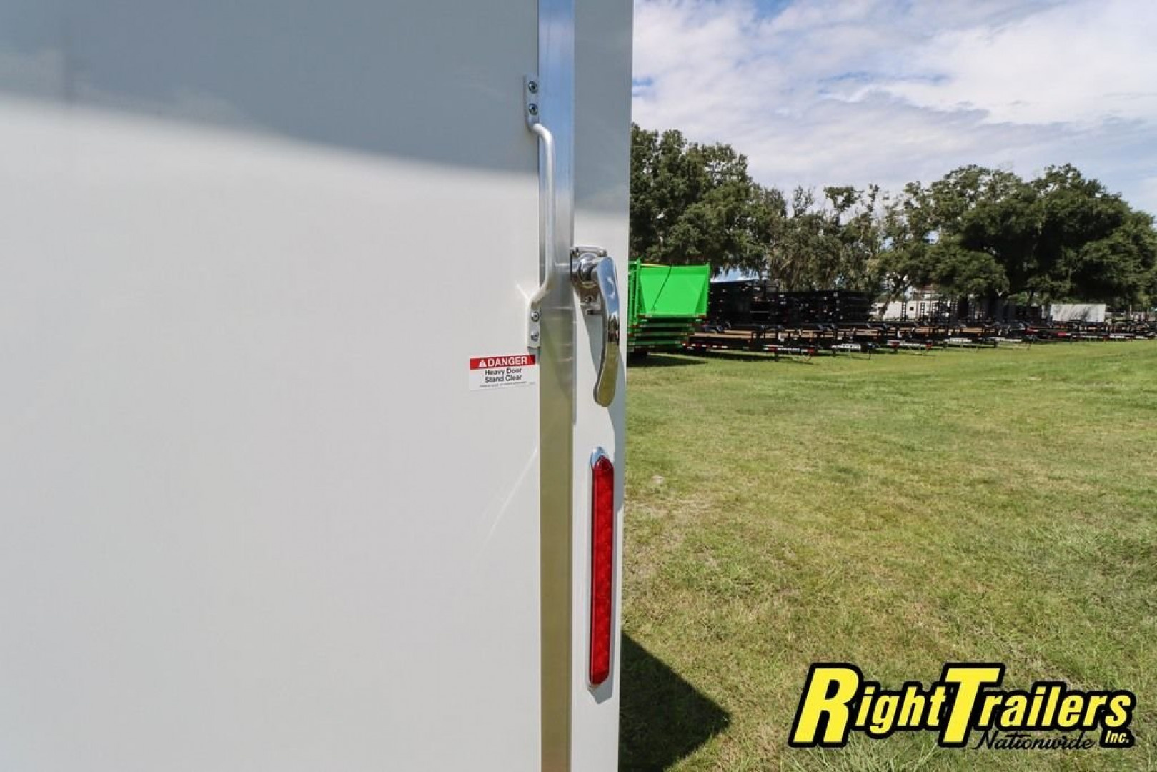 New 8.5x28 inTech LITE SERIES TAG TRAILER race trailer