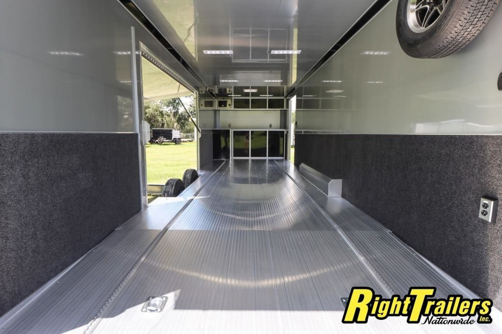 New 8.5x28 inTech LITE SERIES TAG TRAILER race trailer