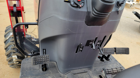 New 2025 Mahindra 1640 HST Tractor