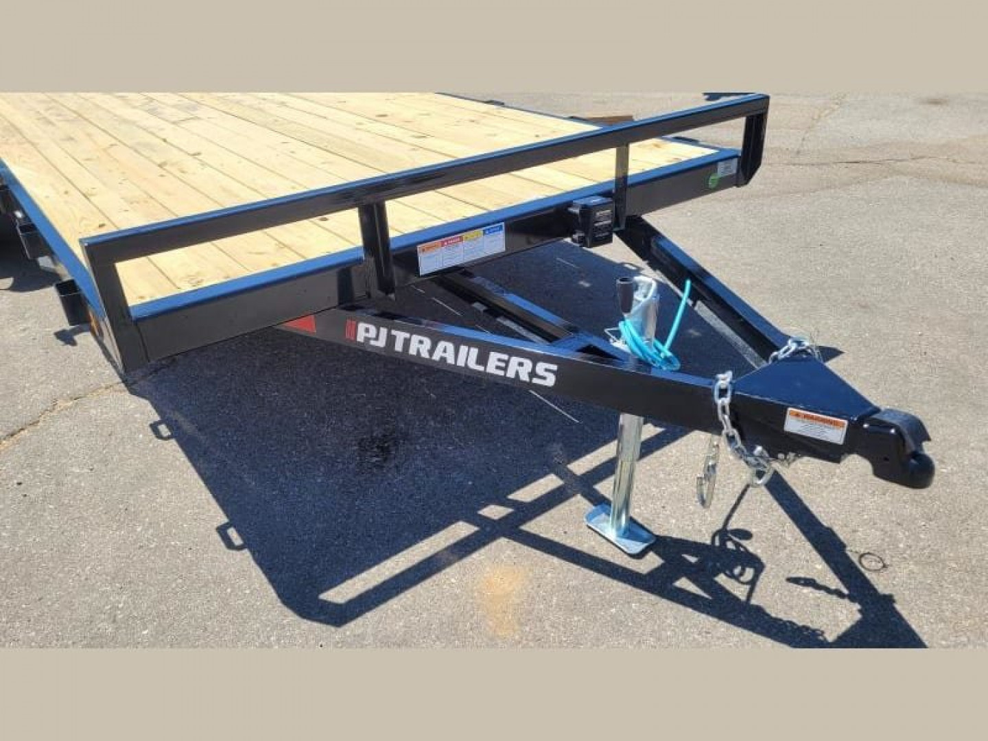 New 2024 PJ TRAILERS 83 x 18 C4182 Car Hauler BLACK FIRDAY SALE