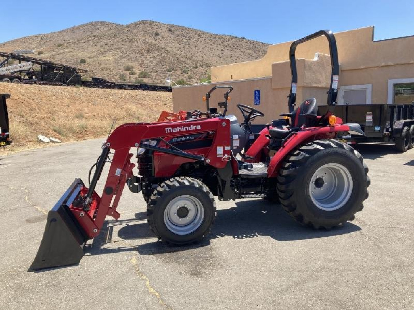 New 2022 Mahindra 2600 Series 2638 HST
