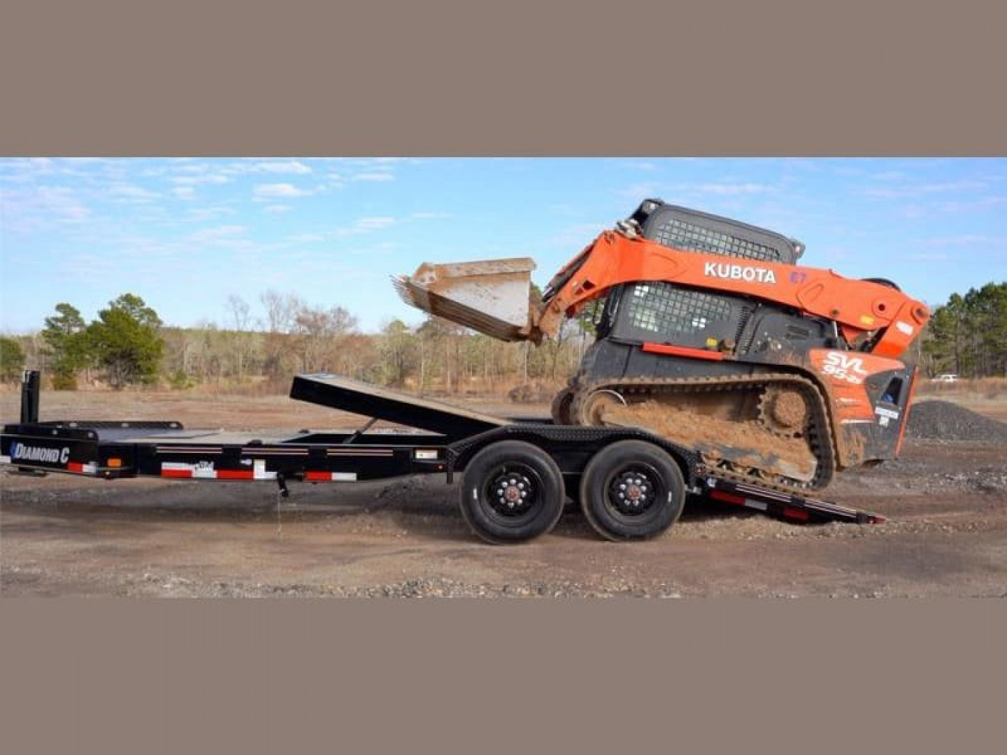 New 2024 Diamond C Trailers HDT207 82X18