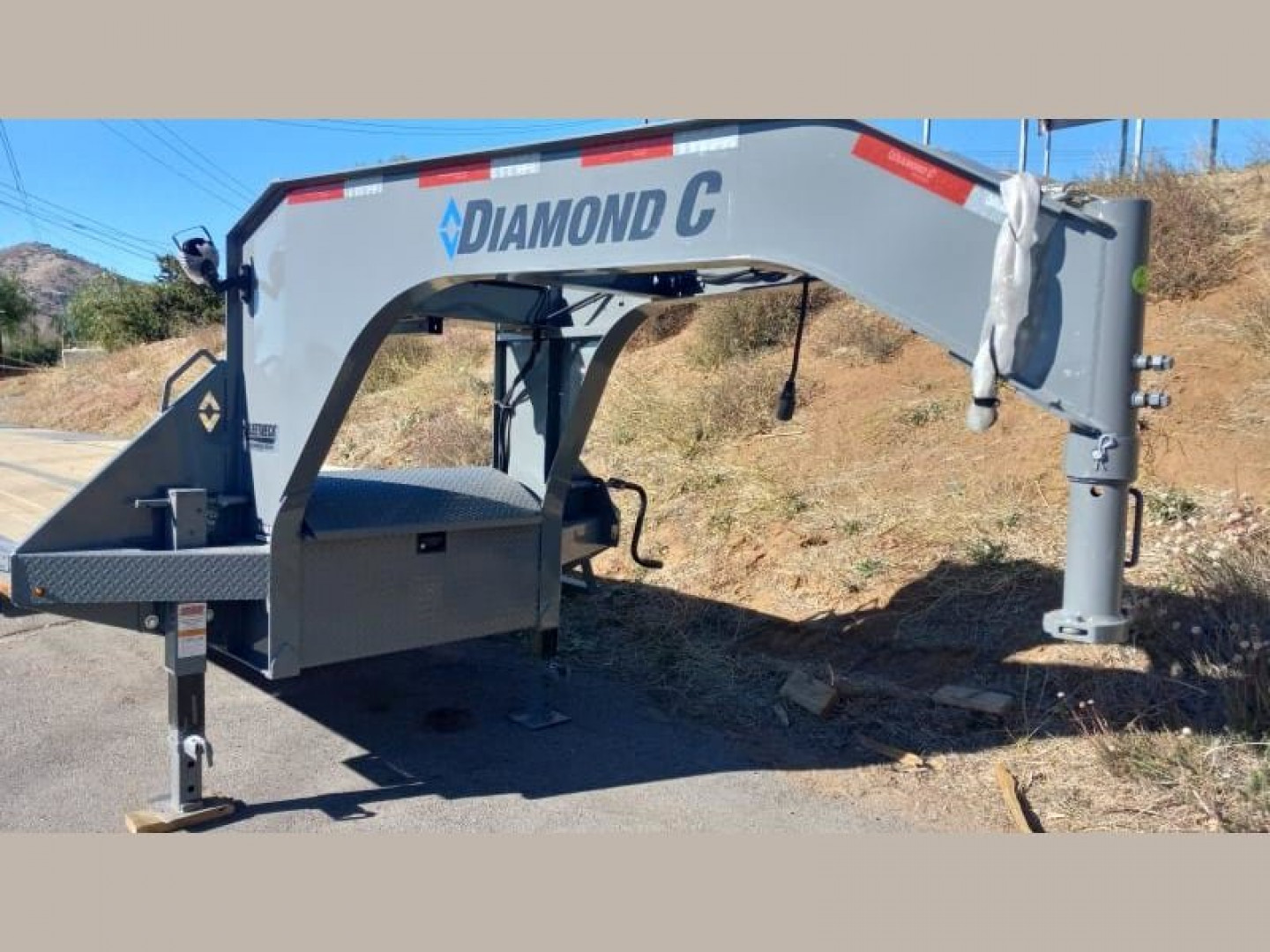 New 2024 Diamond C Trailers FMAX 212 40X102