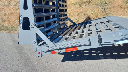 New 2024 Diamond C Trailers FMAX 212 40X102