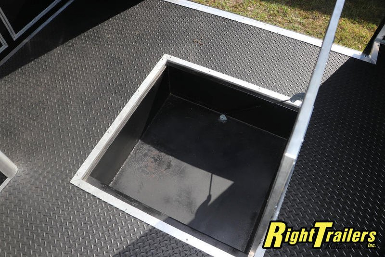 New 2022 8.5x34 Cargo Mate Race Trailer GAEL8.534TTA4