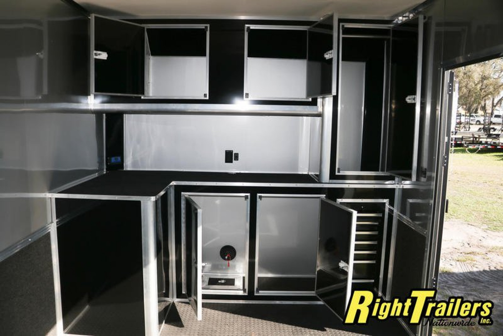 New 2022 8.5x34 Cargo Mate Race Trailer GAEL8.534TTA4