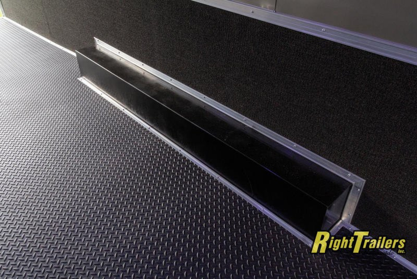 New 2022 8.5x30 Cargo Mate Racing Trailer GAEL8.530TA4