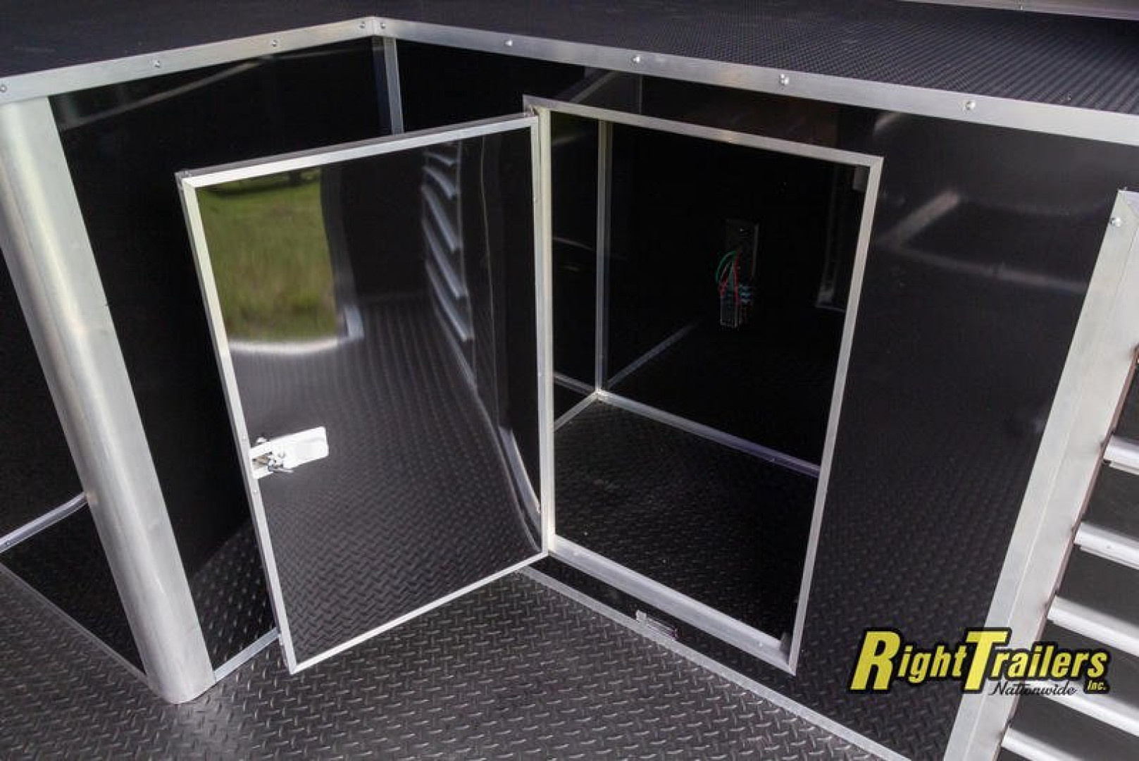 New 2022 8.5x30 Cargo Mate Racing Trailer GAEL8.530TA4