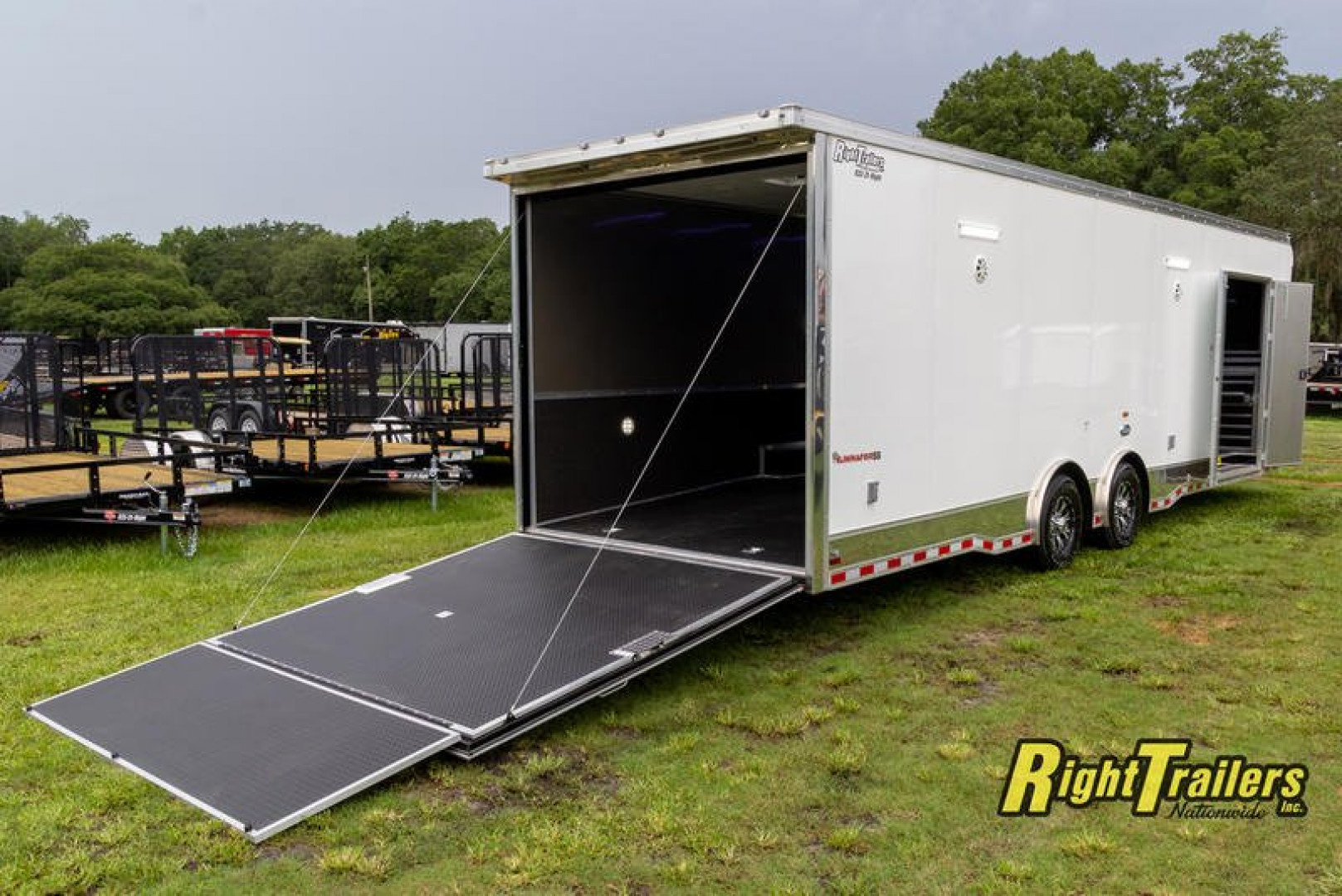 New 2022 8.5x30 Cargo Mate Racing Trailer GAEL8.530TA4