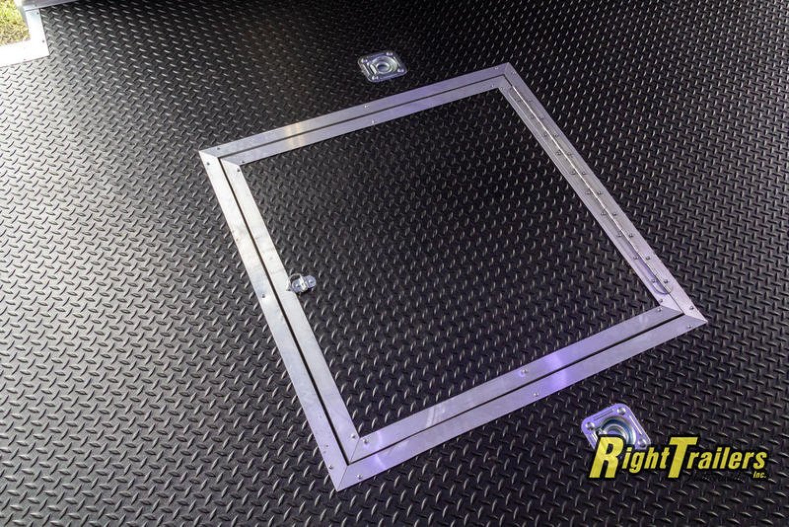 New 2022 8.5x30 Cargo Mate Racing Trailer GAEL8.530TA4