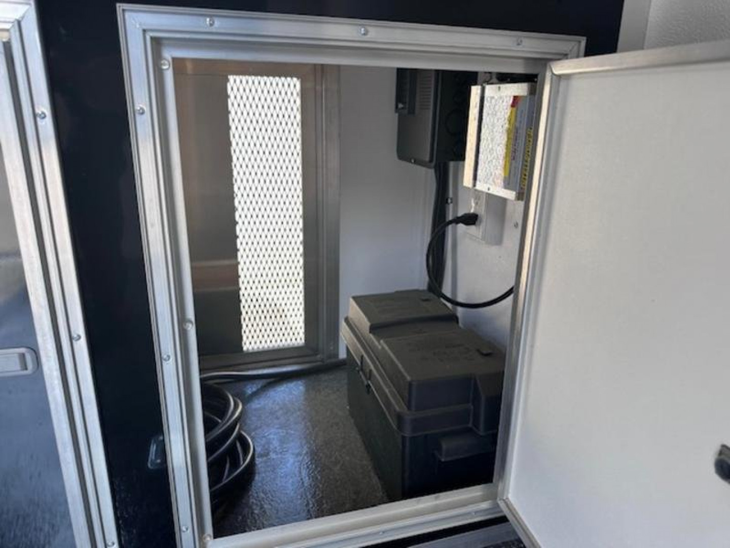 New 2022 8.5x28 Vintage Race Trailer