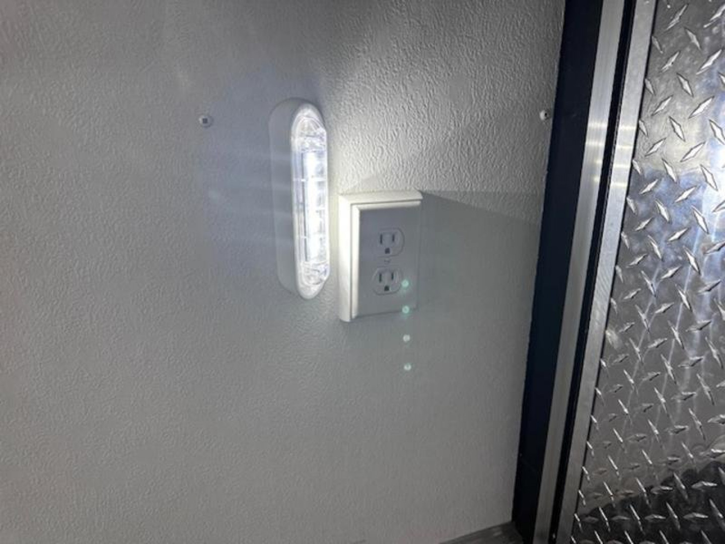 New 2022 8.5x28 Vintage Race Trailer