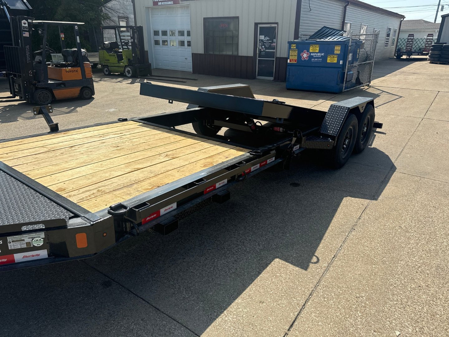 New 2025 Liberty Trailers 83x22 (16+6) 14k Rated Split Deck