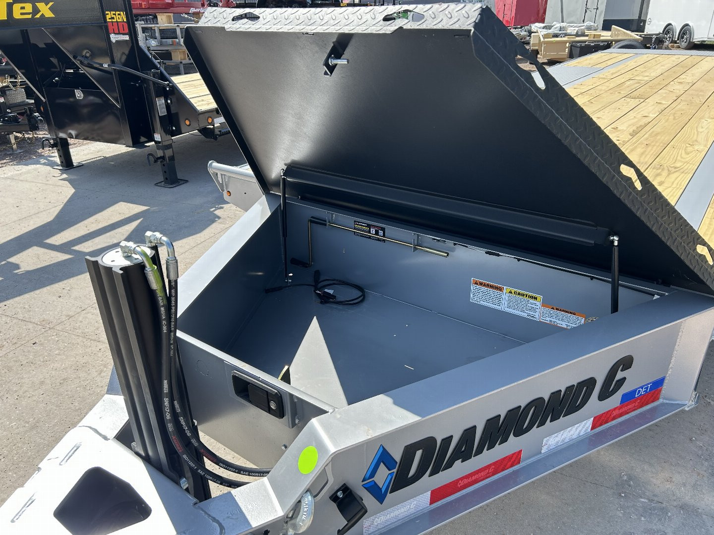 New 2025 Diamond C Trailers DET207 24X102 Tilt Trailer