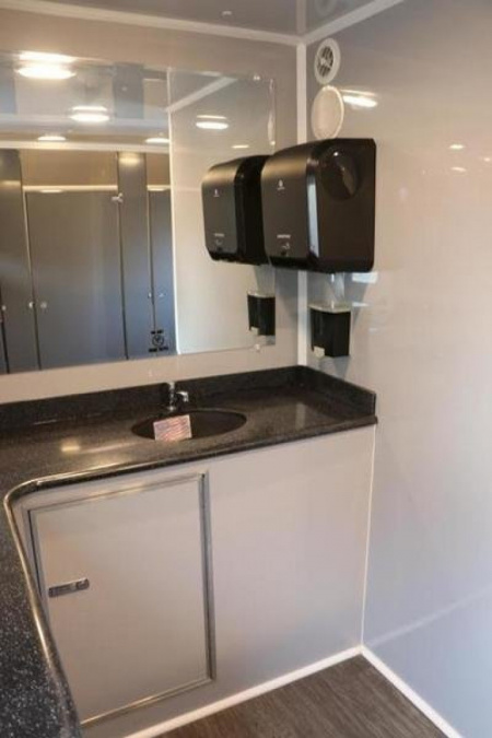 Used 2020 10 Station Restroom Trailer 10 Station Restroom Trailer