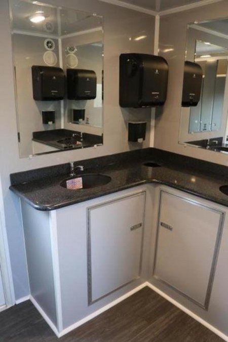 Used 2020 10 Station Restroom Trailer 10 Station Restroom Trailer