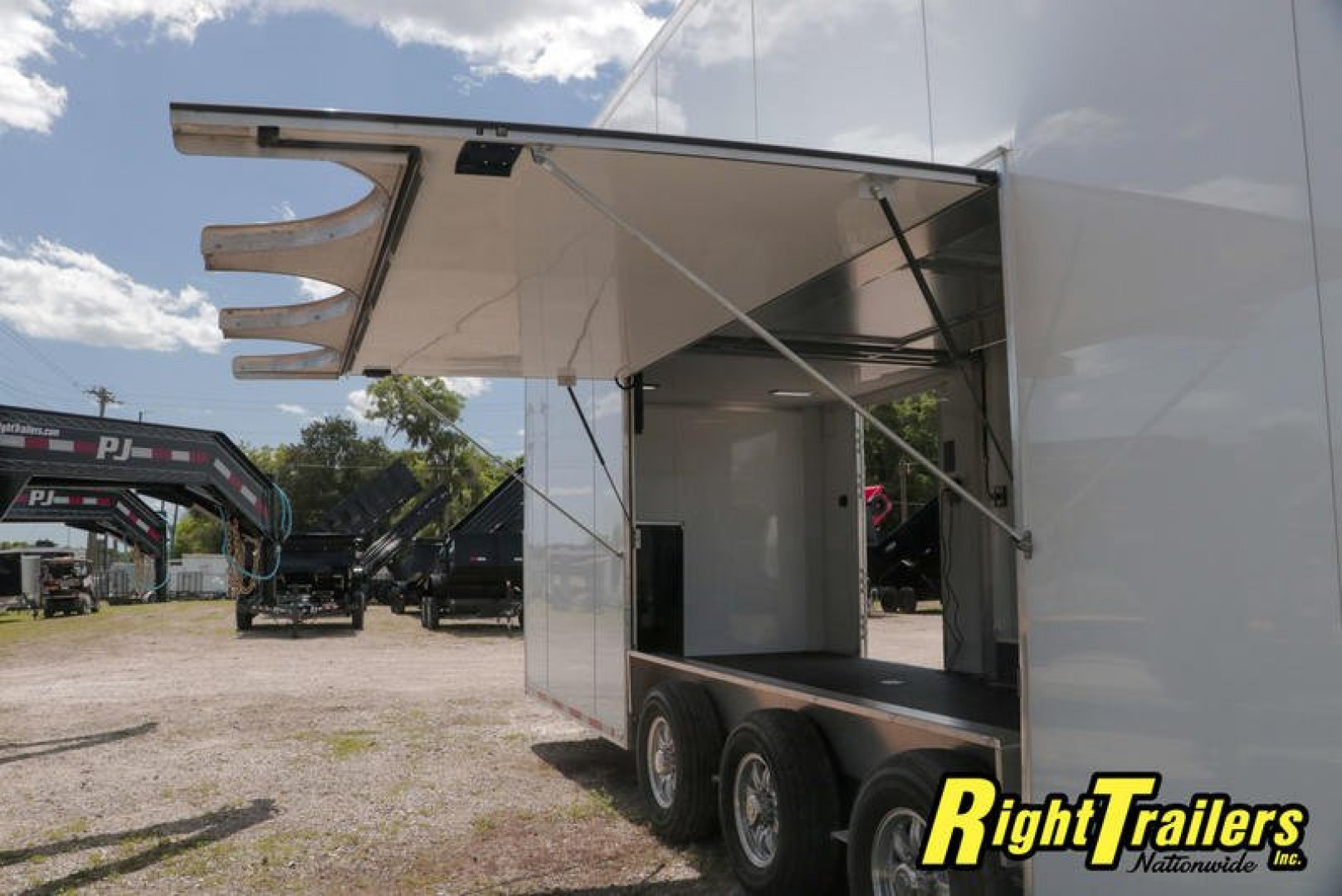 New 8.5x26 ATC Stacker Race Trailer STKAB8526+0-3T6.0K