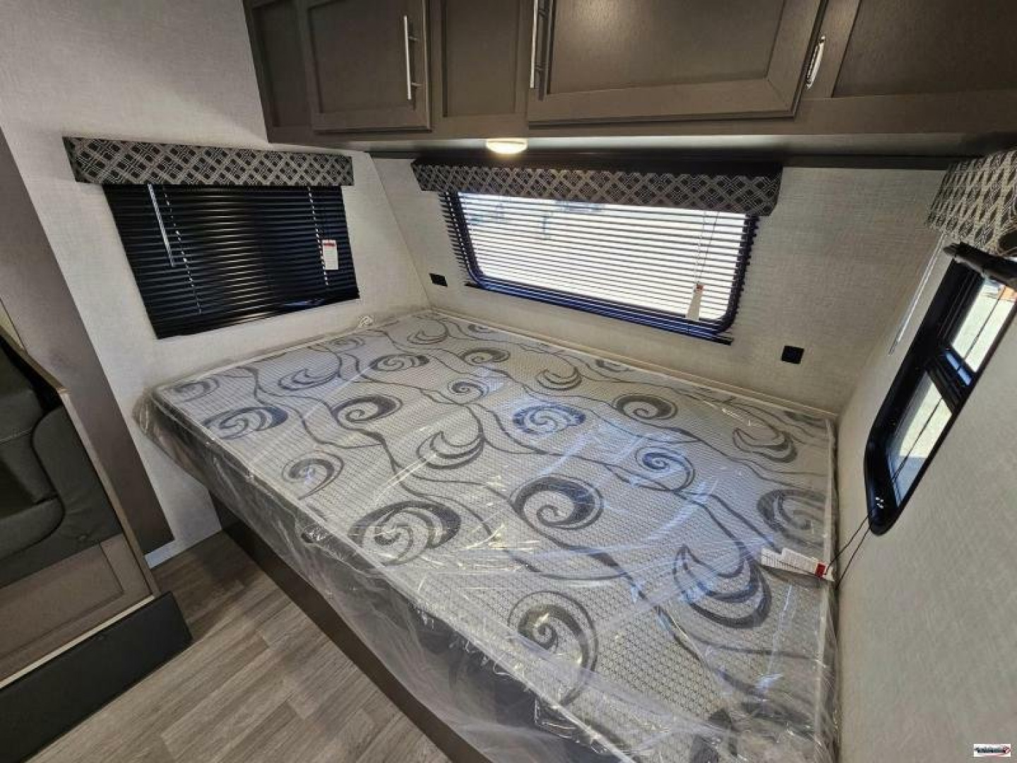 New 2024 Kz 181BH Travel Trailer
