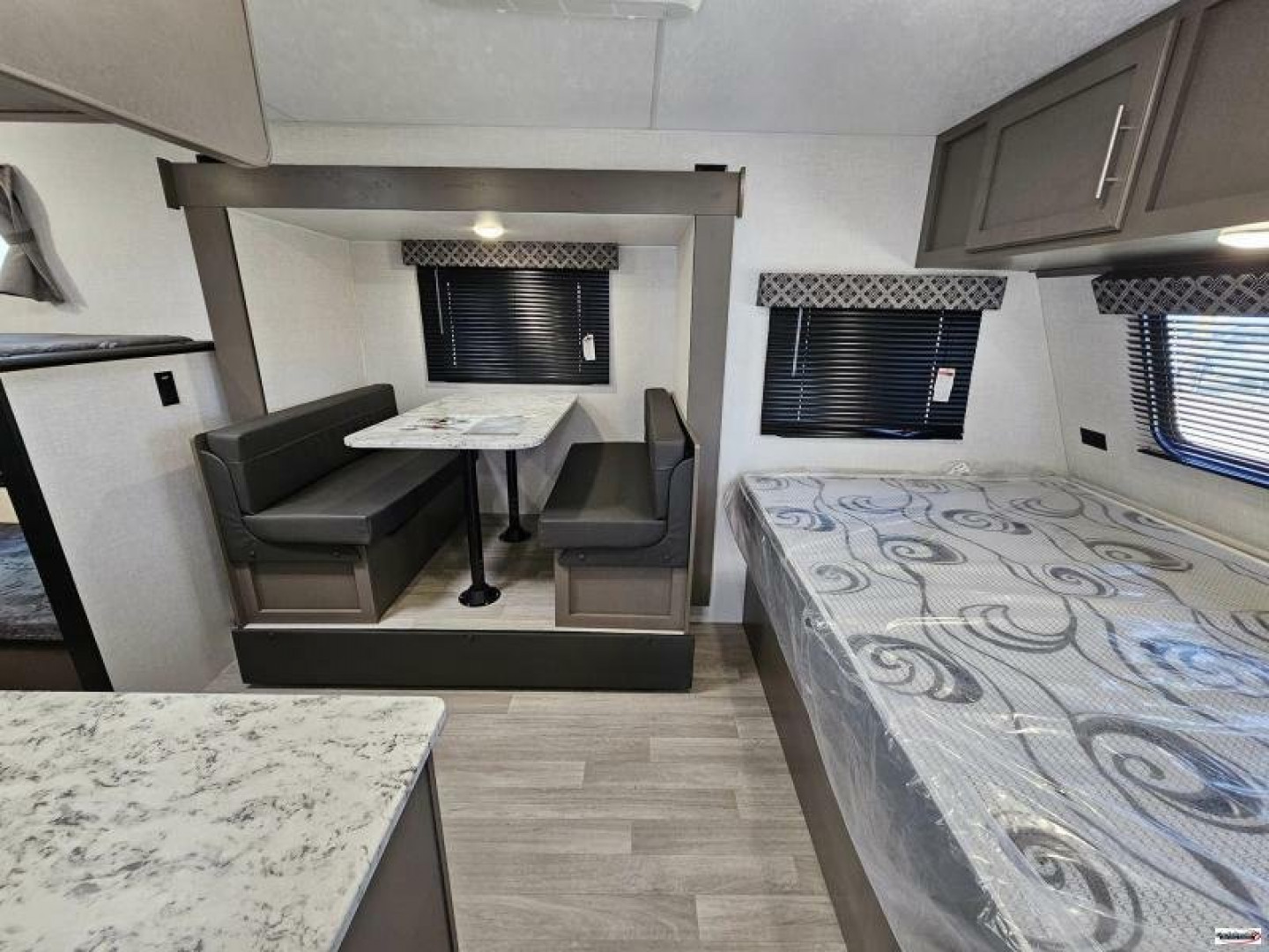 New 2024 Kz 181BH Travel Trailer
