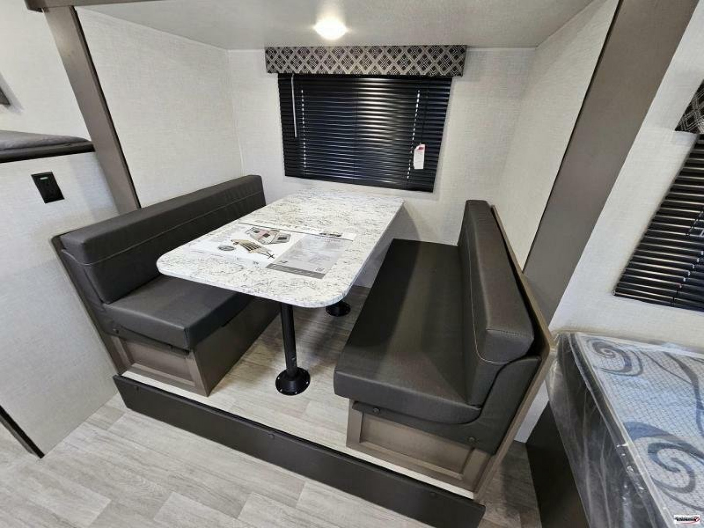 New 2024 Kz 181BH Travel Trailer