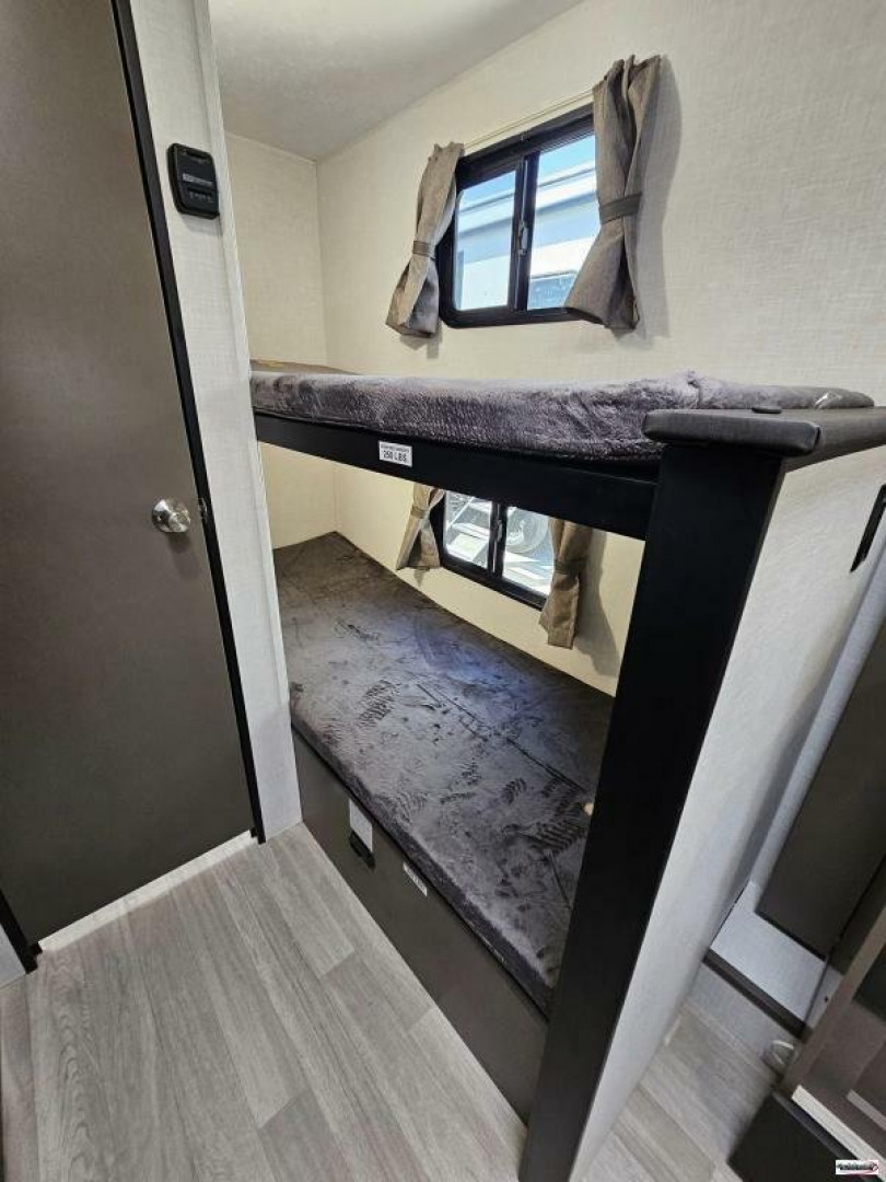 New 2024 Kz 181BH Travel Trailer