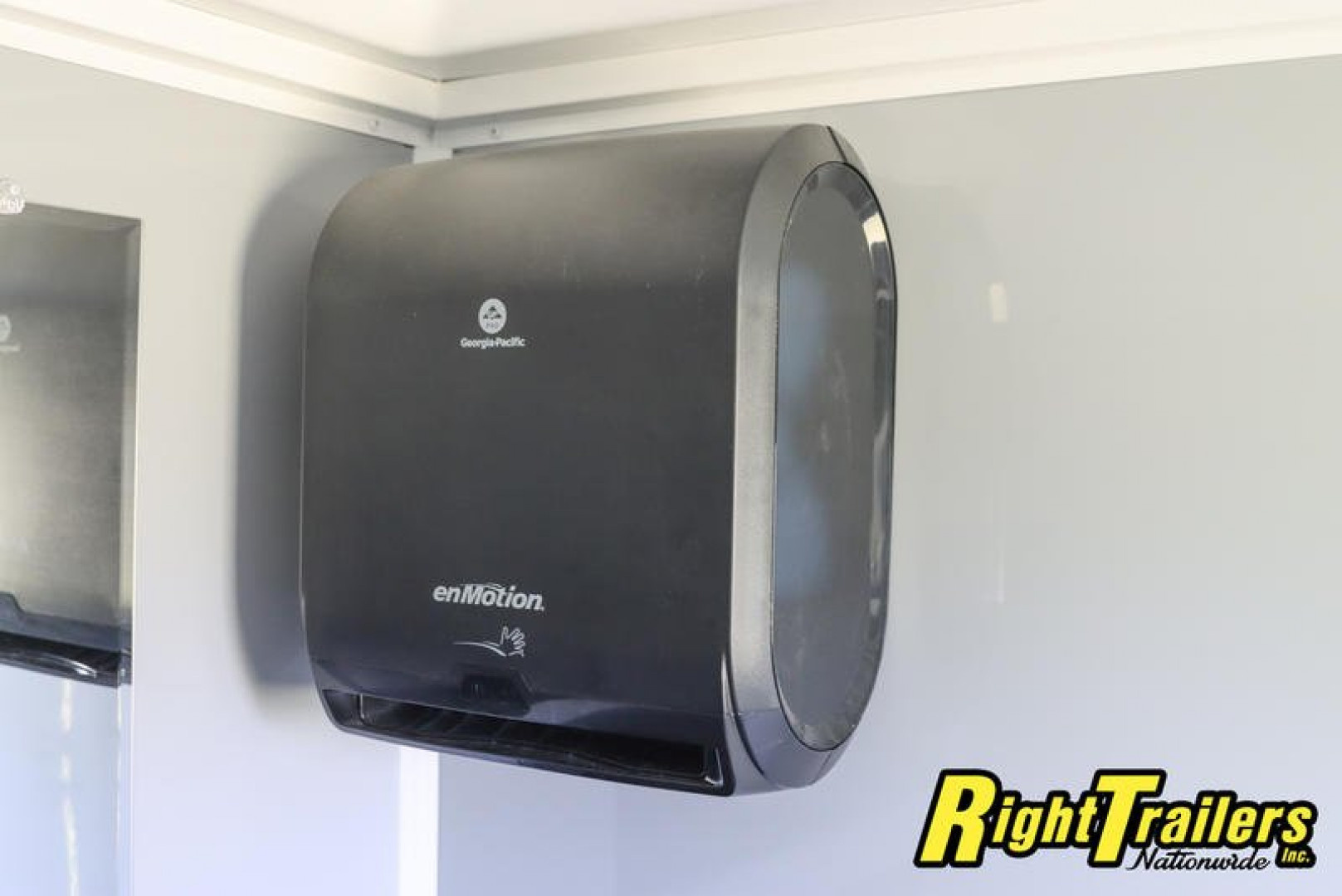 New 2022 2 Station Restroom Trailer CN2T612SA3