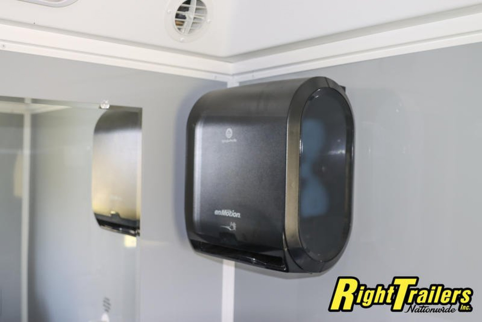 New 2022 2 Station Restroom Trailer CN2T612SA3