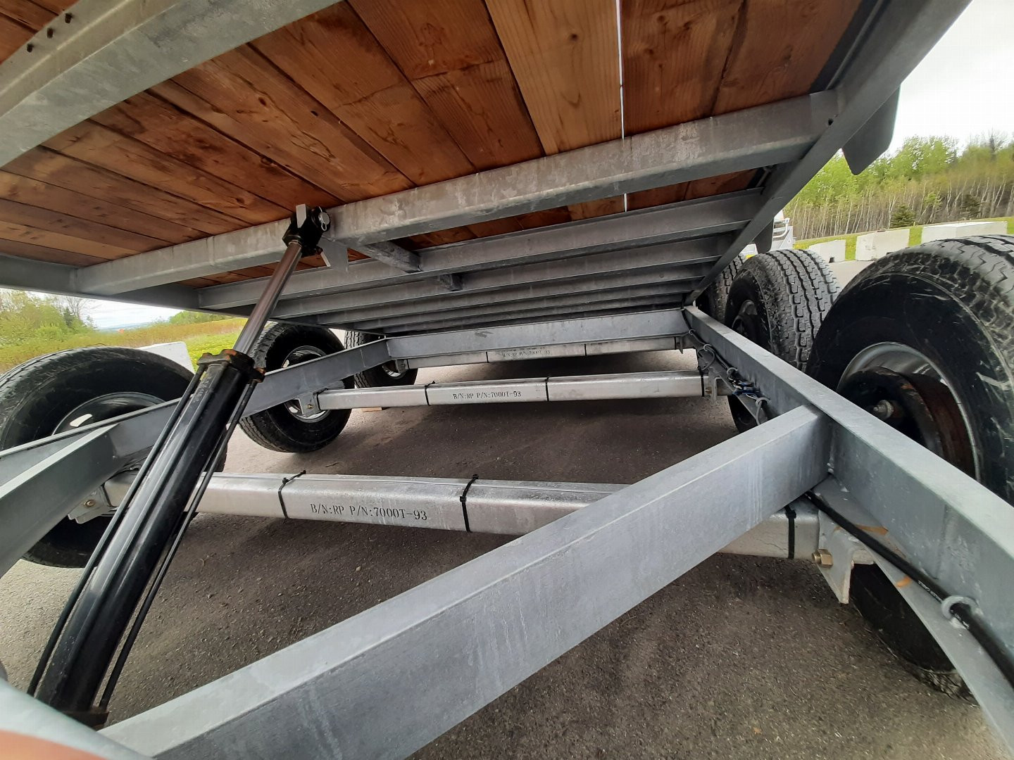 New 2025 LWL Trailers 22' Triaxle Split Tilt Tilt Trailer