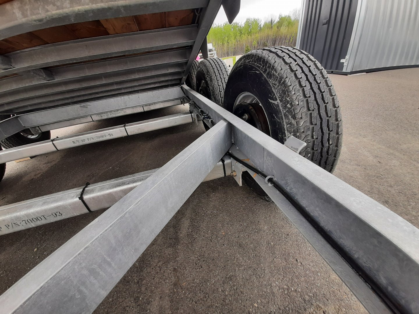 New 2025 LWL Trailers 22' Triaxle Split Tilt Tilt Trailer