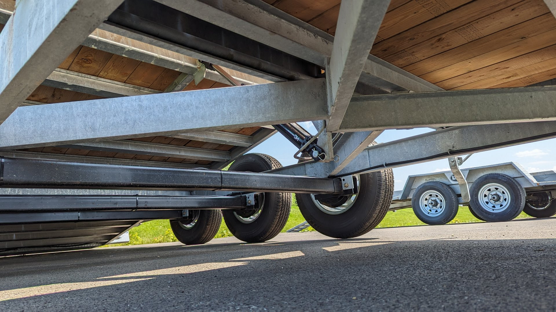 New 2025 LWL 22' Split Tilt Tri Axle