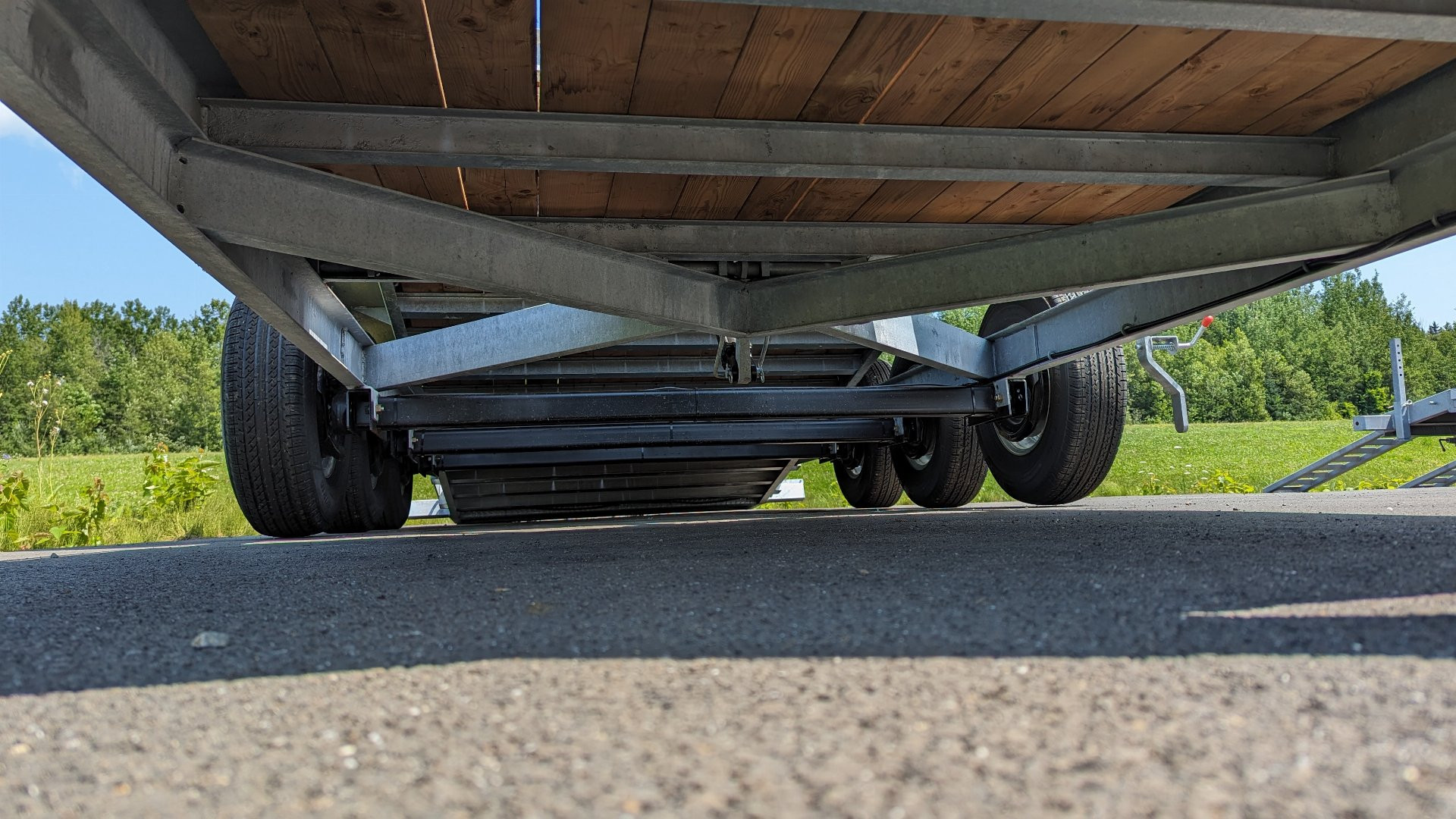 New 2025 LWL 22' Split Tilt Tri Axle