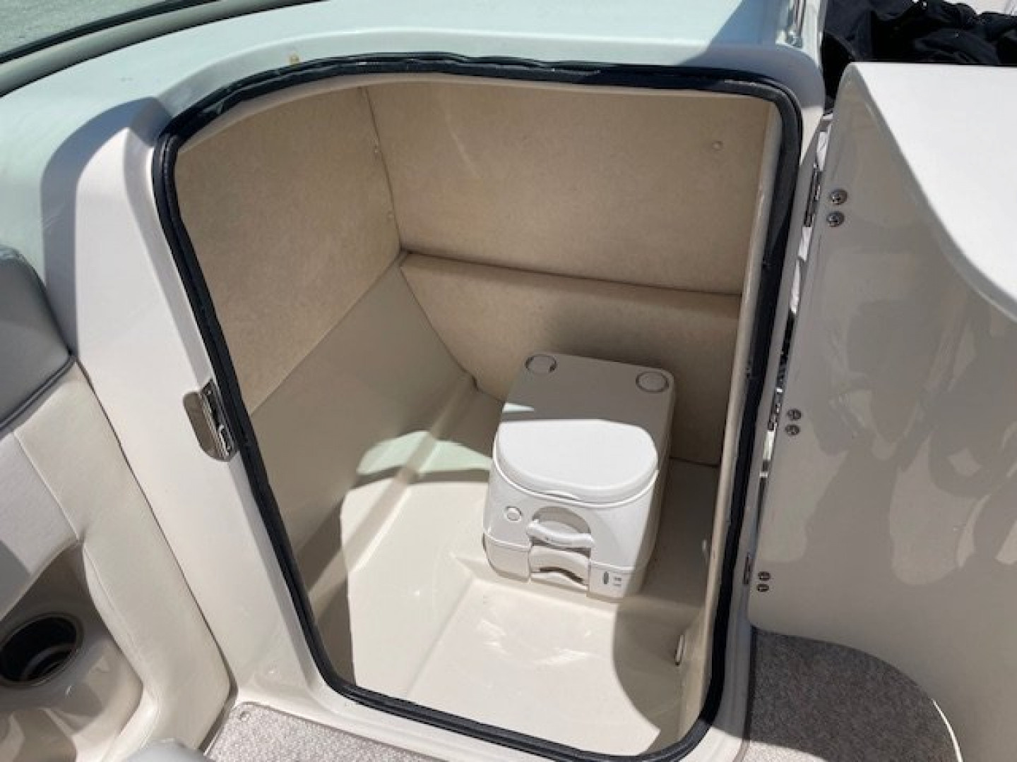 Used 2010 Sea Ray 220 Sundeck Deck Boat