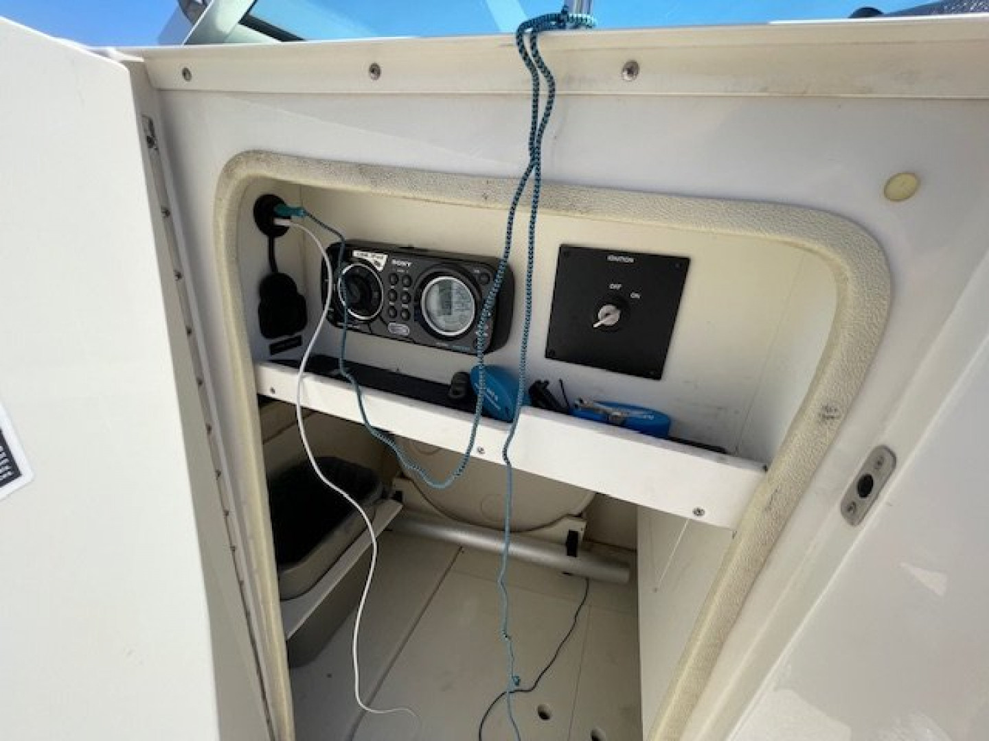 Used 2010 Sea Ray 220 Sundeck Deck Boat