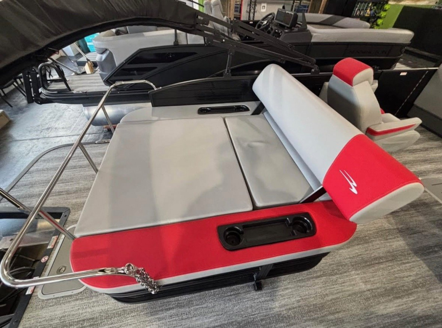 New 2025 Bennington 22SSB Pontoon Boat