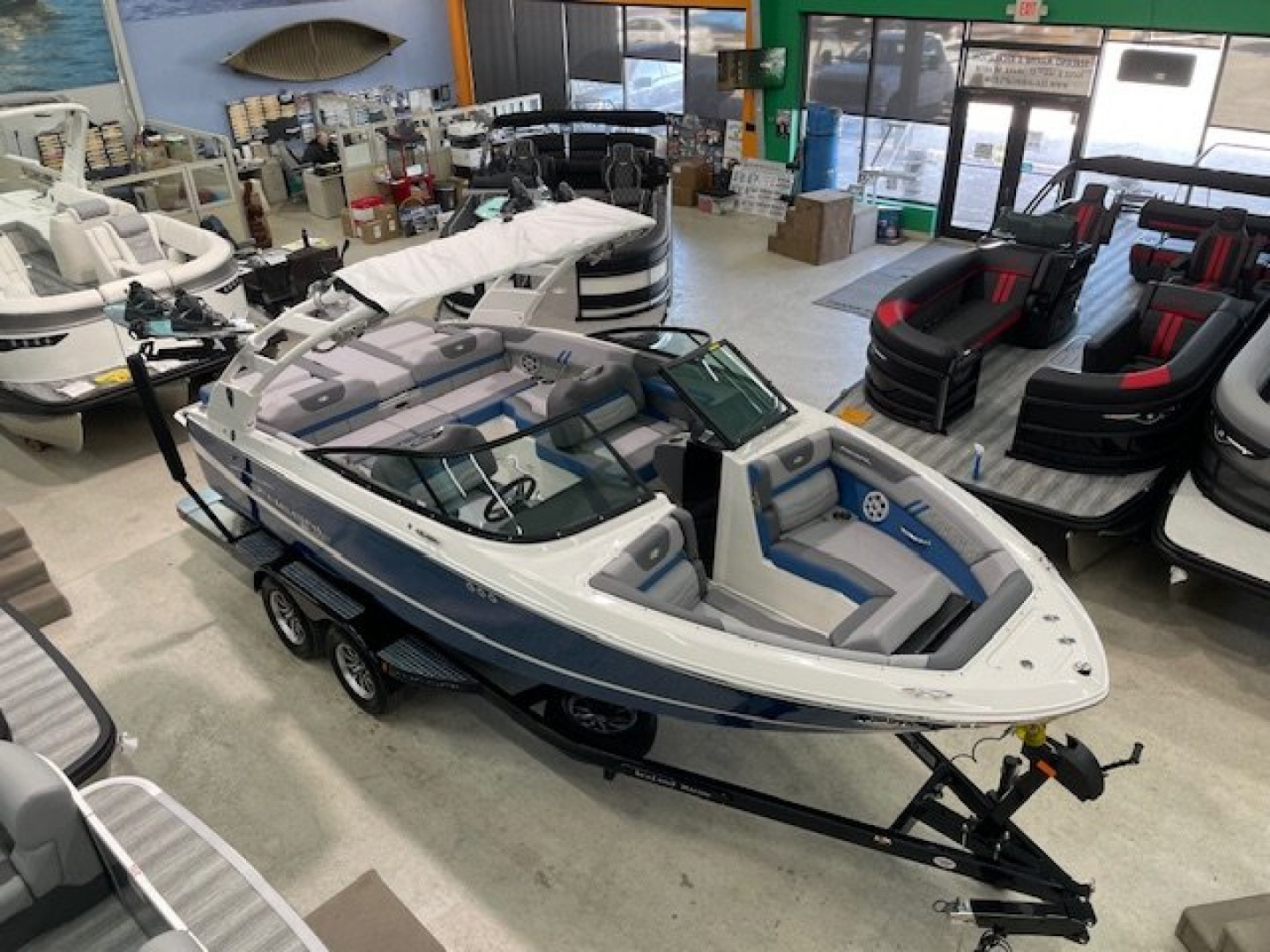 New 2025 Regal Boats LS2 SURF ULITMATE Surf Boat
