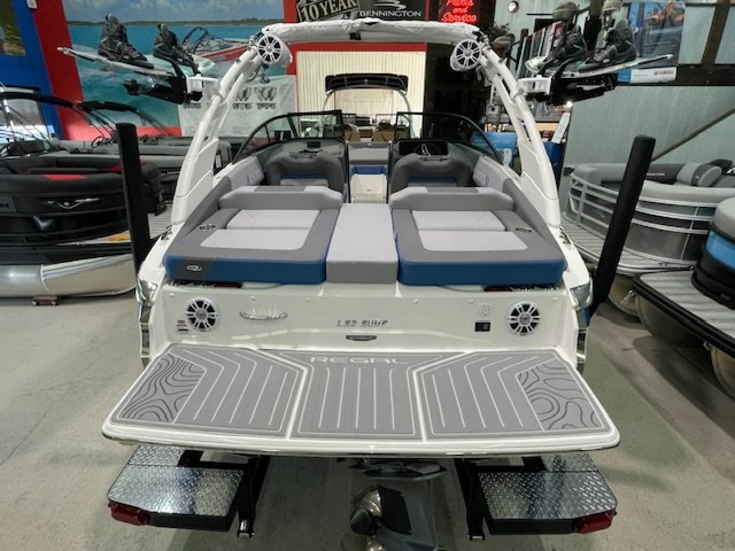 New 2025 Regal Boats LS2 SURF ULITMATE Surf Boat