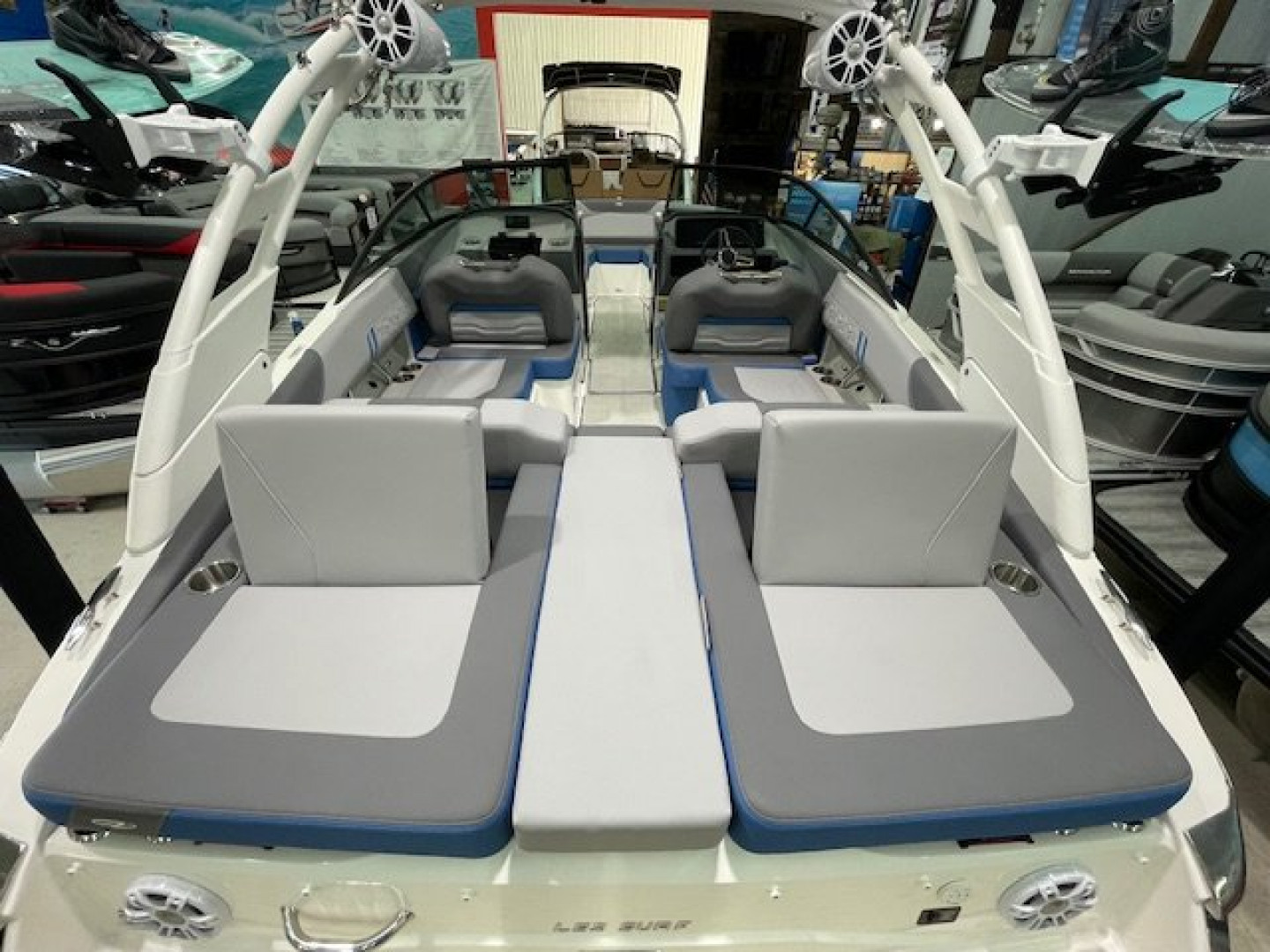 New 2025 Regal Boats LS2 SURF ULITMATE Surf Boat